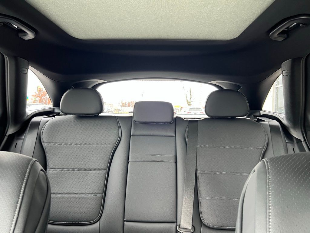2026Mercedes-BenzGLCGLC 300