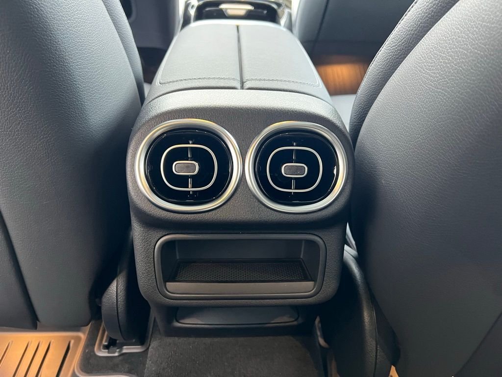 2026Mercedes-BenzGLCGLC 300