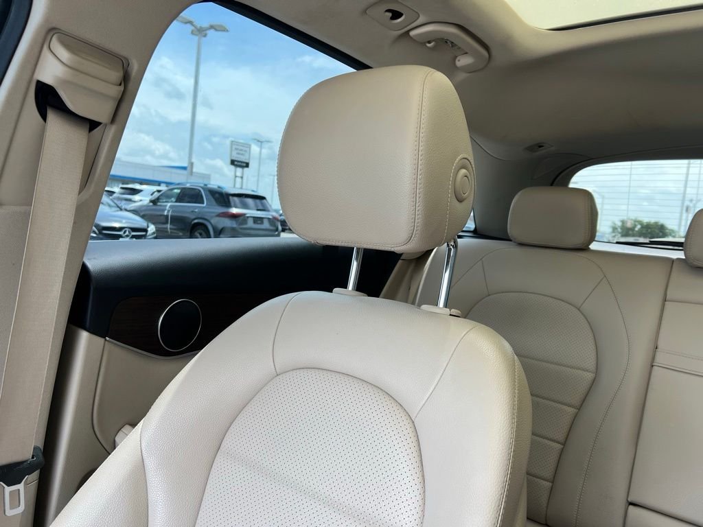 2022Mercedes-BenzGLCGLC 300