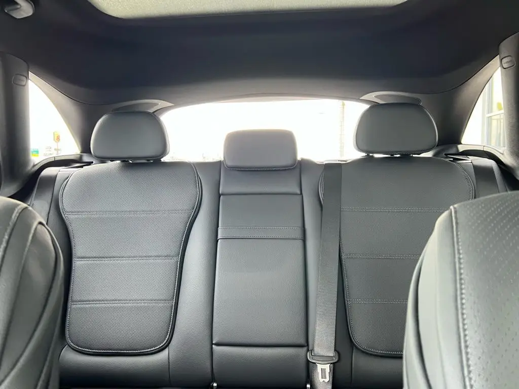 2026Mercedes-BenzGLCGLC 300