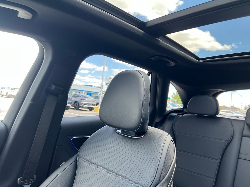 2025Mercedes-BenzGLCGLC 300