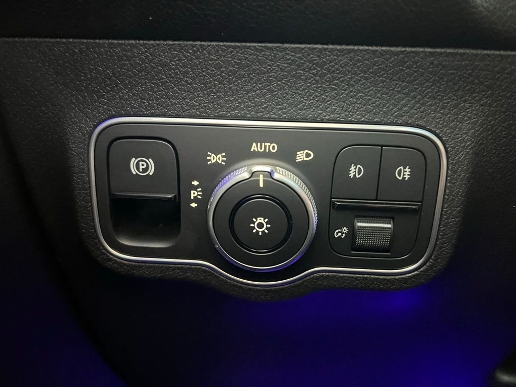 2025Mercedes-BenzGLBGLB 250