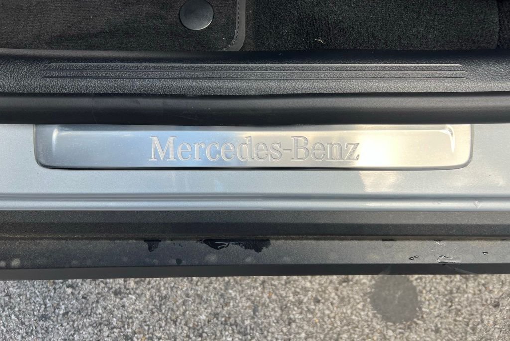 2025Mercedes-BenzGLCGLC 300