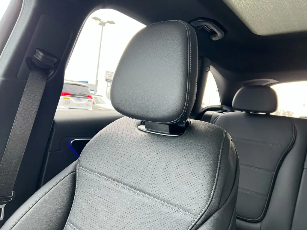 2026Mercedes-BenzGLCGLC 300