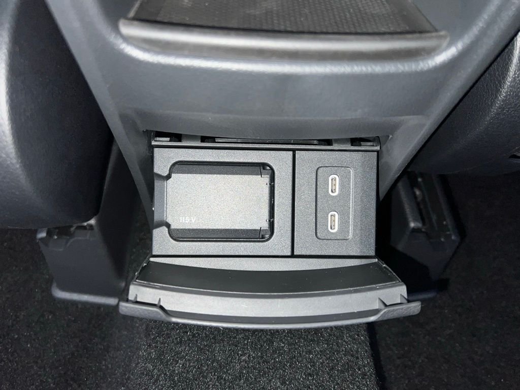 2025Mercedes-BenzGLBGLB 250