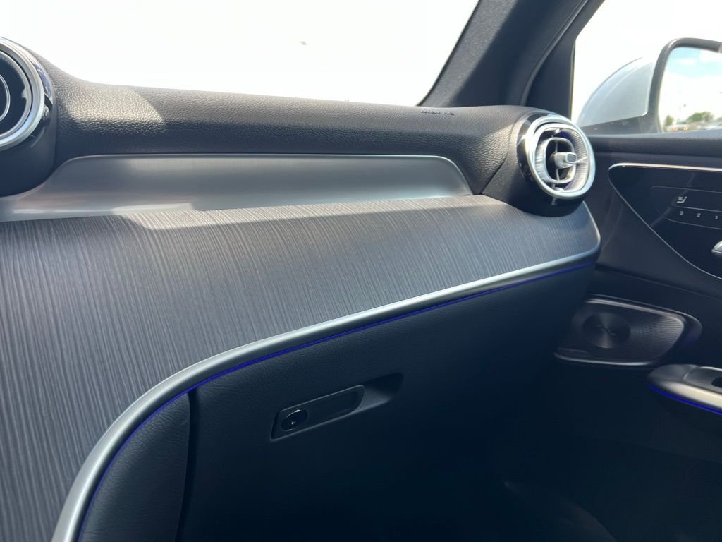 2025Mercedes-BenzGLCGLC 300