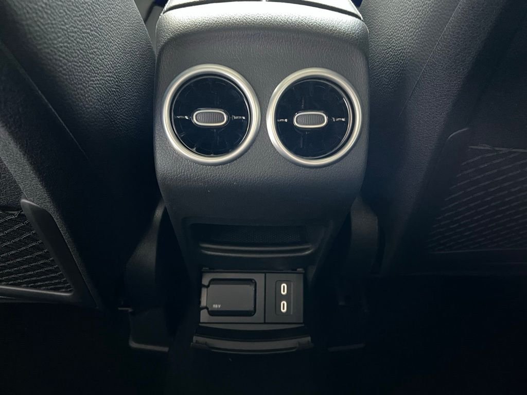 2025Mercedes-BenzGLBGLB 250
