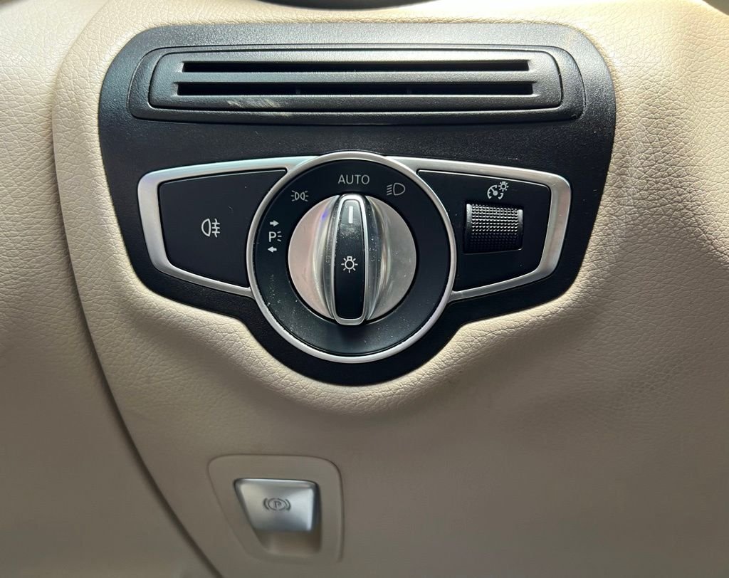2022Mercedes-BenzGLCGLC 300