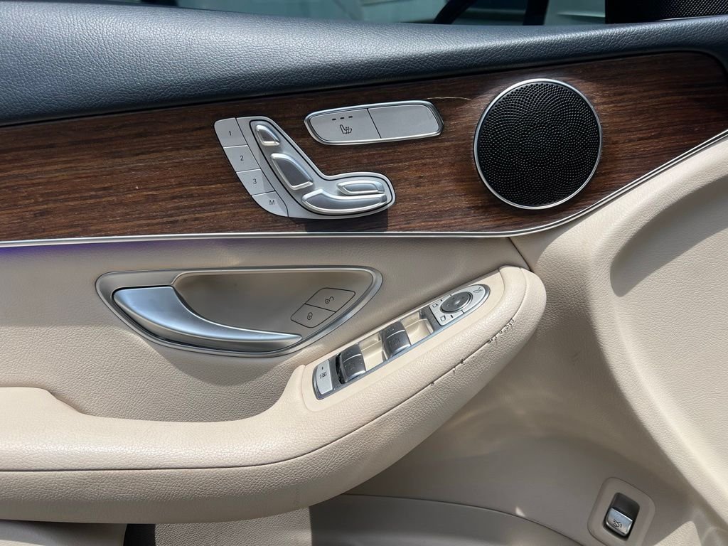 2022Mercedes-BenzGLCGLC 300