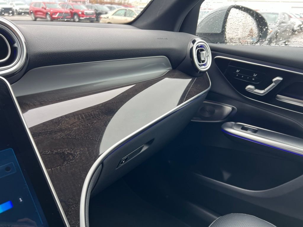 2026Mercedes-BenzGLCGLC 300