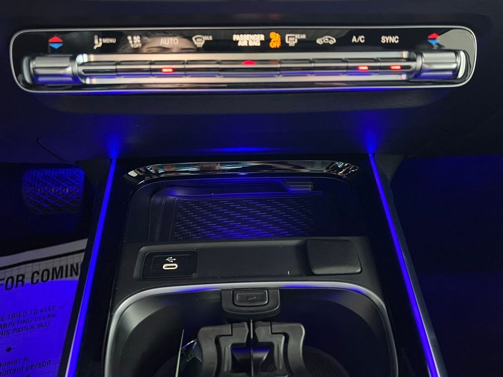 2025Mercedes-BenzGLBGLB 250