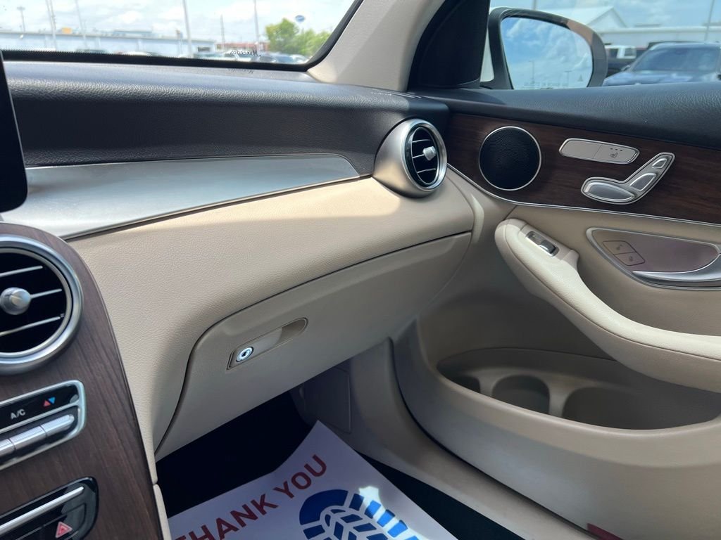 2022Mercedes-BenzGLCGLC 300