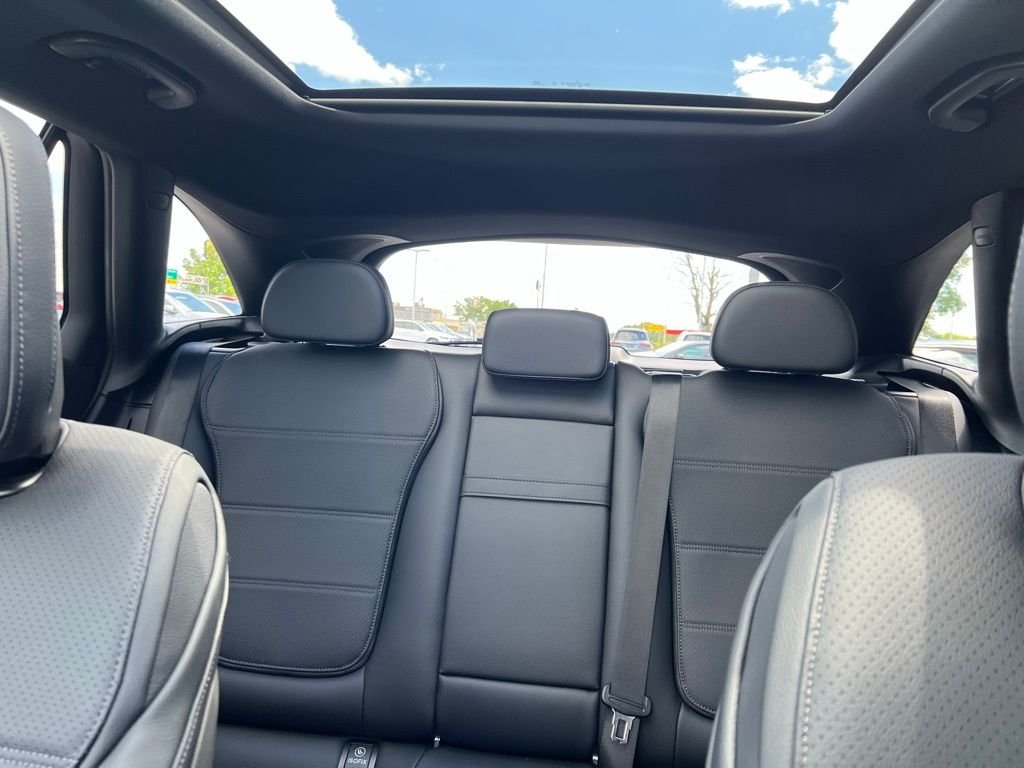 2025Mercedes-BenzGLCGLC 300