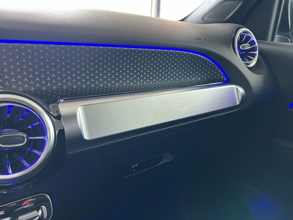 2025Mercedes-BenzGLBGLB 250