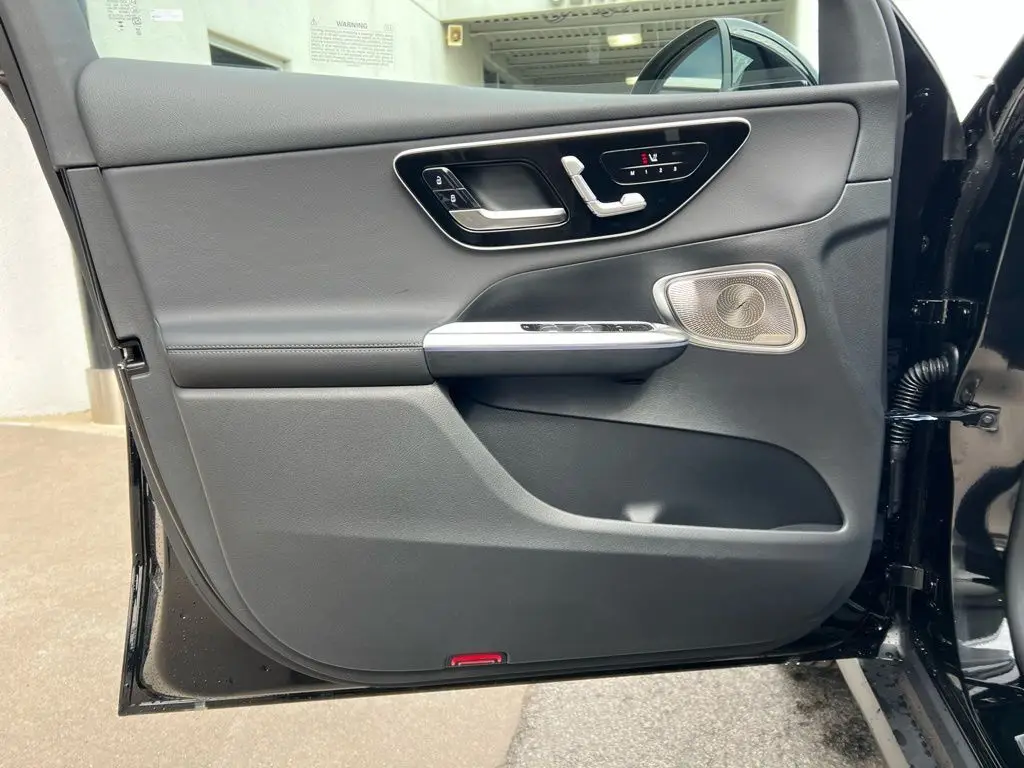 2026Mercedes-BenzGLCGLC 300