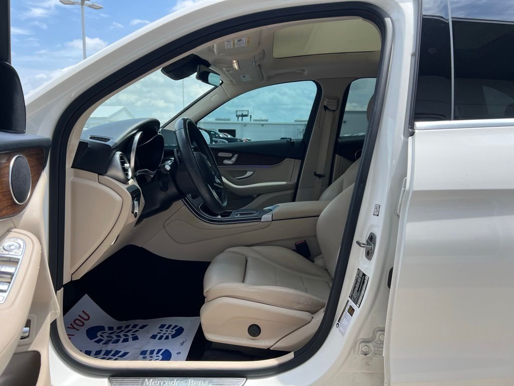 2022Mercedes-BenzGLCGLC 300