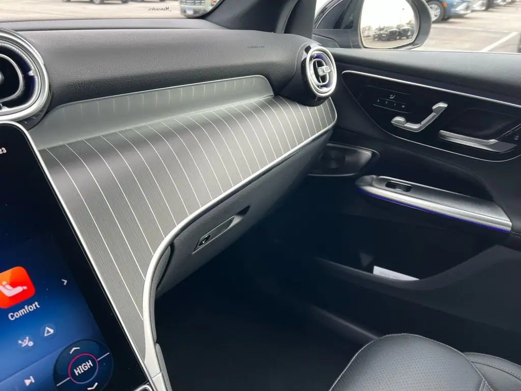 2026Mercedes-BenzGLCGLC 300