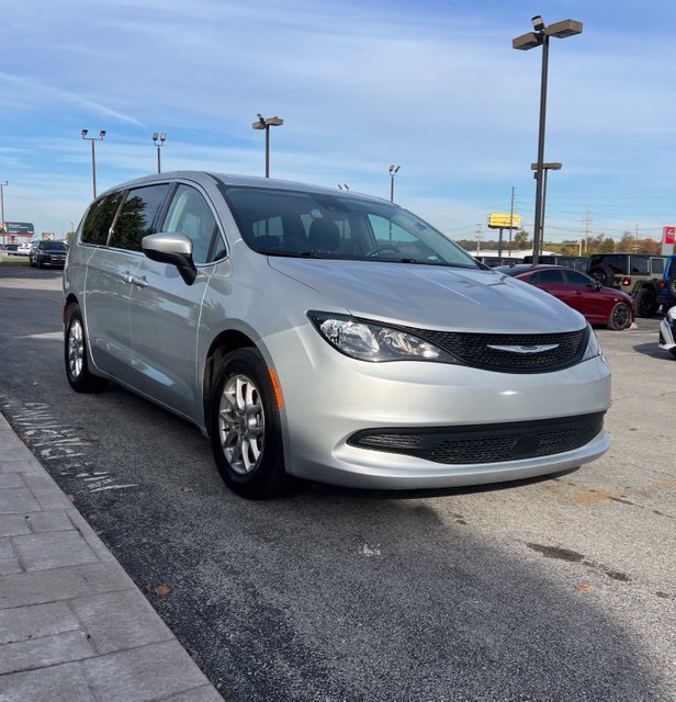 2023 Chrysler Voyager LX